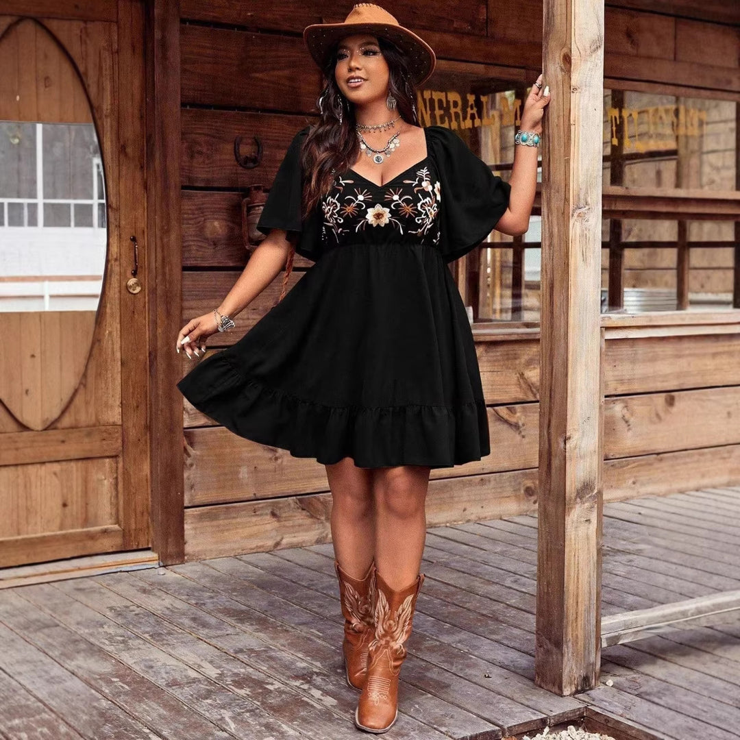Damen Besticktes Sommerkleid mit V-Ausschnitt, Volantstufen und Flatterärmeln Shop Nory