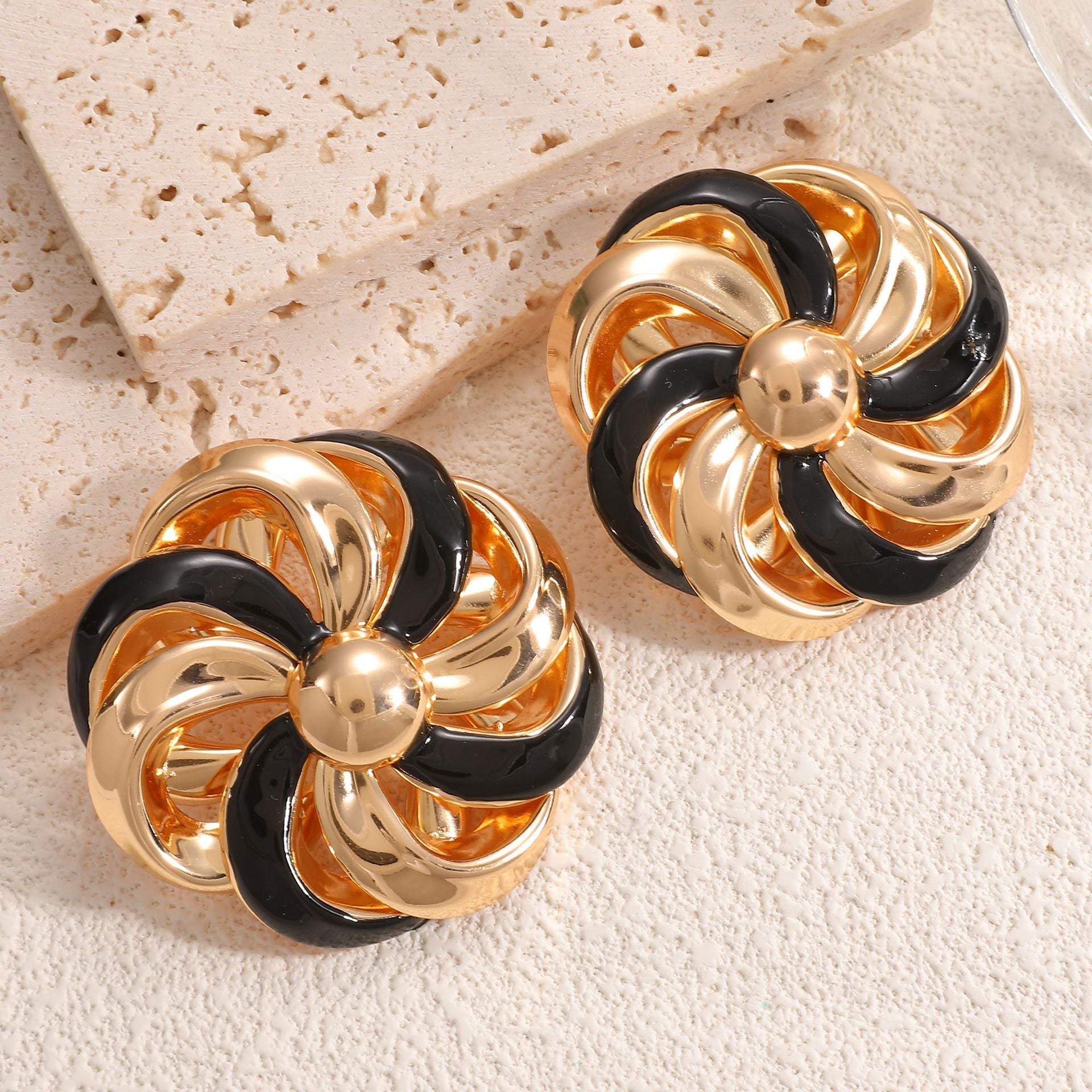 Damen Ohrclips im eleganten, blumigen Design Shop Nory