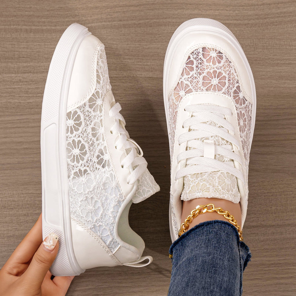Damen Sneakers mit filigraner Spitzenoptik und dämpfender Sohle