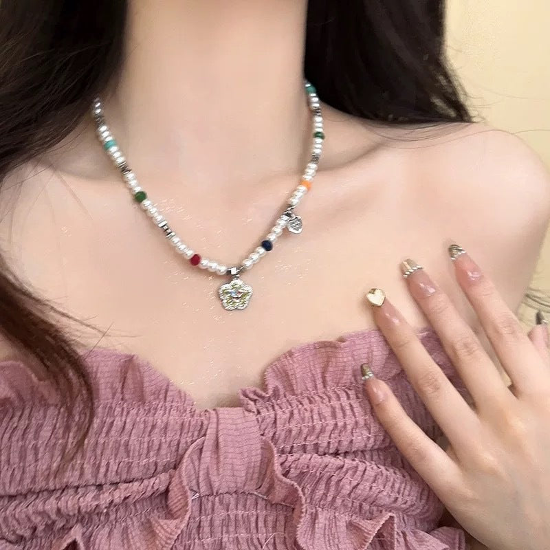 Damen Halskette mit handgefertigten Perlen und verspieltem Anhänger Shop Nory