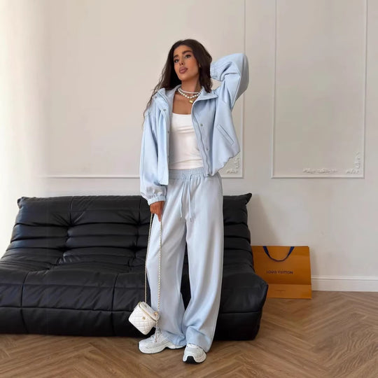 Damen gekürztes Reißverschluss-Hoodie mit Stehkragen und hochgeschnittener Kordel-Jogginghose Shop Nory