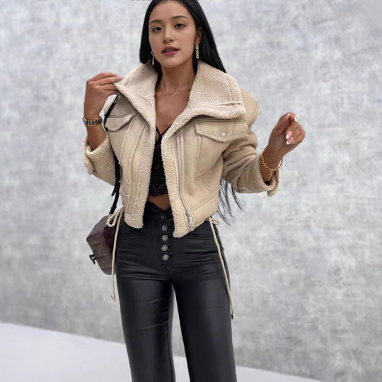 Damen Kurz geschnittene Bikerjacke mit Teddyfutter und Kontrastnähten Shop Nory