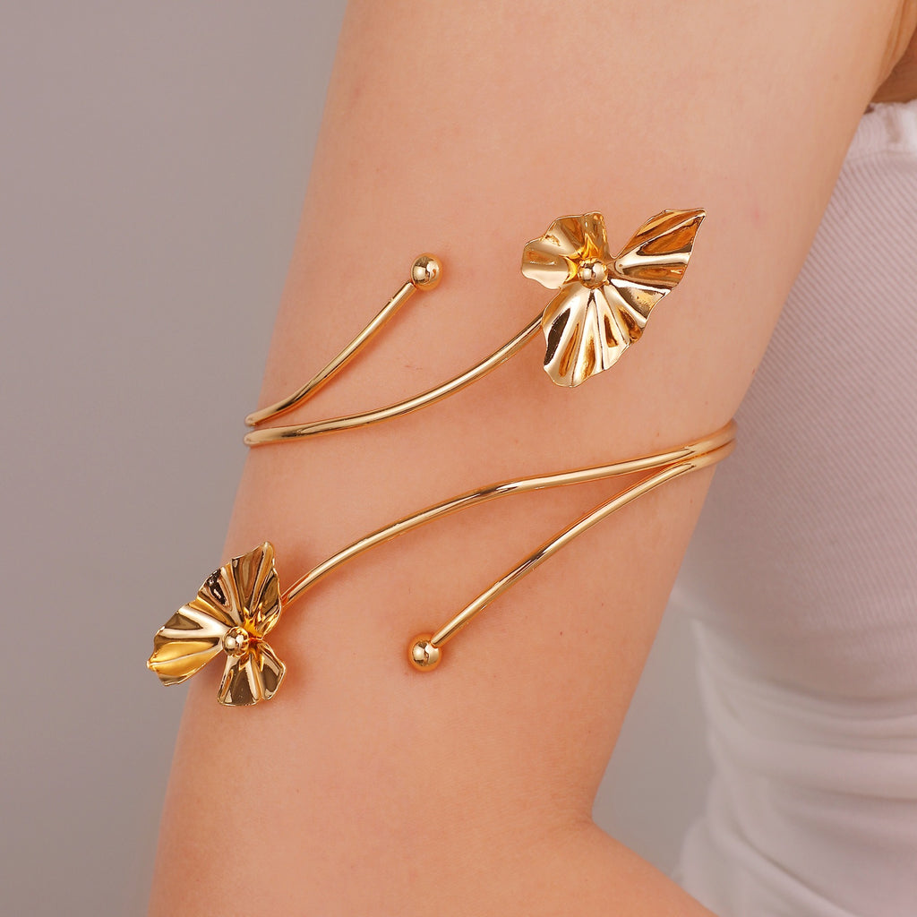 Damen Offener Armreif mit floralen Akzenten Shop Nory