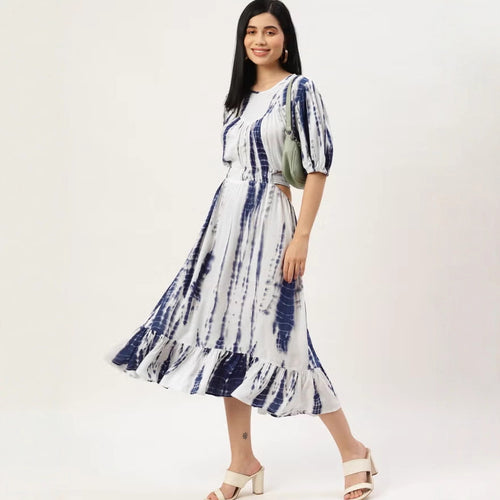 Damen Midikleid mit Batikprint, tailliertem Schnitt, seitlichem Cut-Out und Volant-Saum Shop Nory