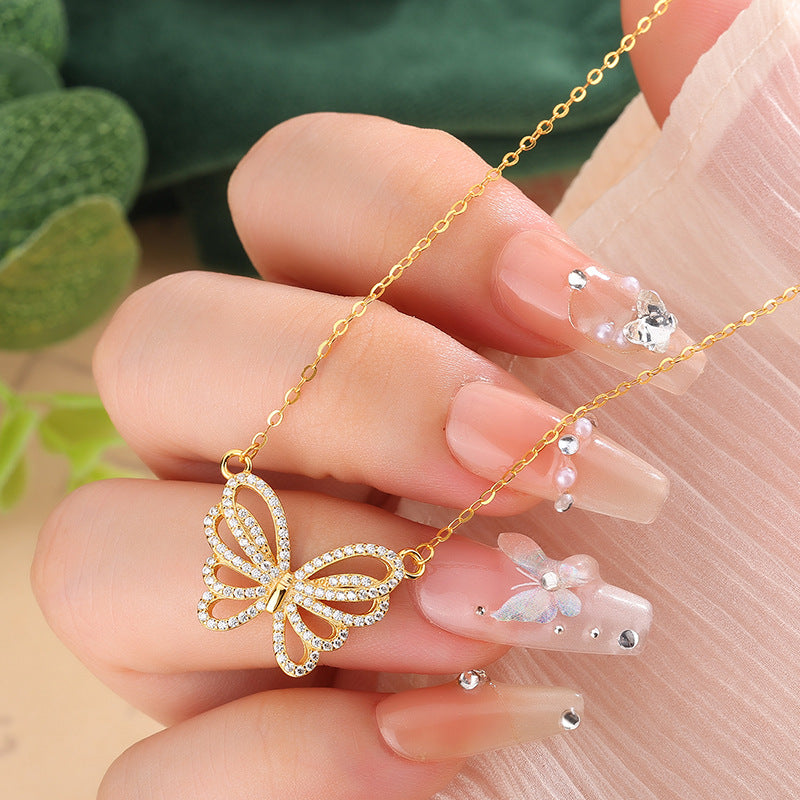 Damen Halskette mit filigranem Schmetterlingsanhänger und funkelnden Zirkonia Shop Nory