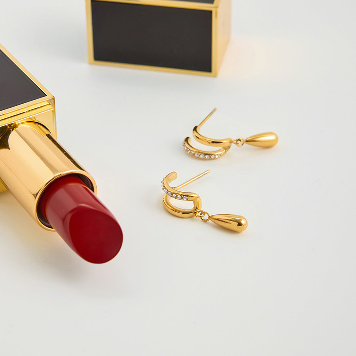 Damen Creolen mit funkelnden Kristallen und robustem Edelstahl Shop Nory