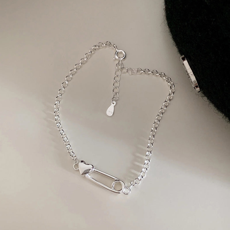 Damen Armband mit sicherem Sicherheitsnadel-Motiv und verstellbarem Verschluss Shop Nory