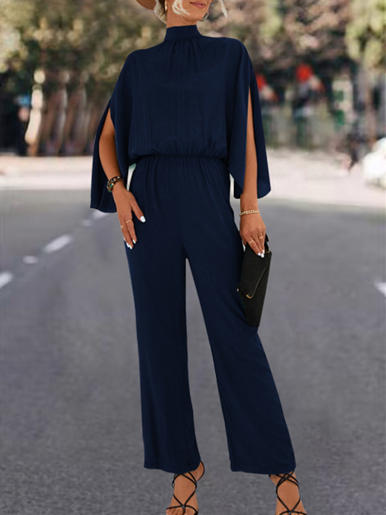 Damen Eleganter Jumpsuit mit fließendem Cape-Design und hochgeschlossenem Ausschnitt