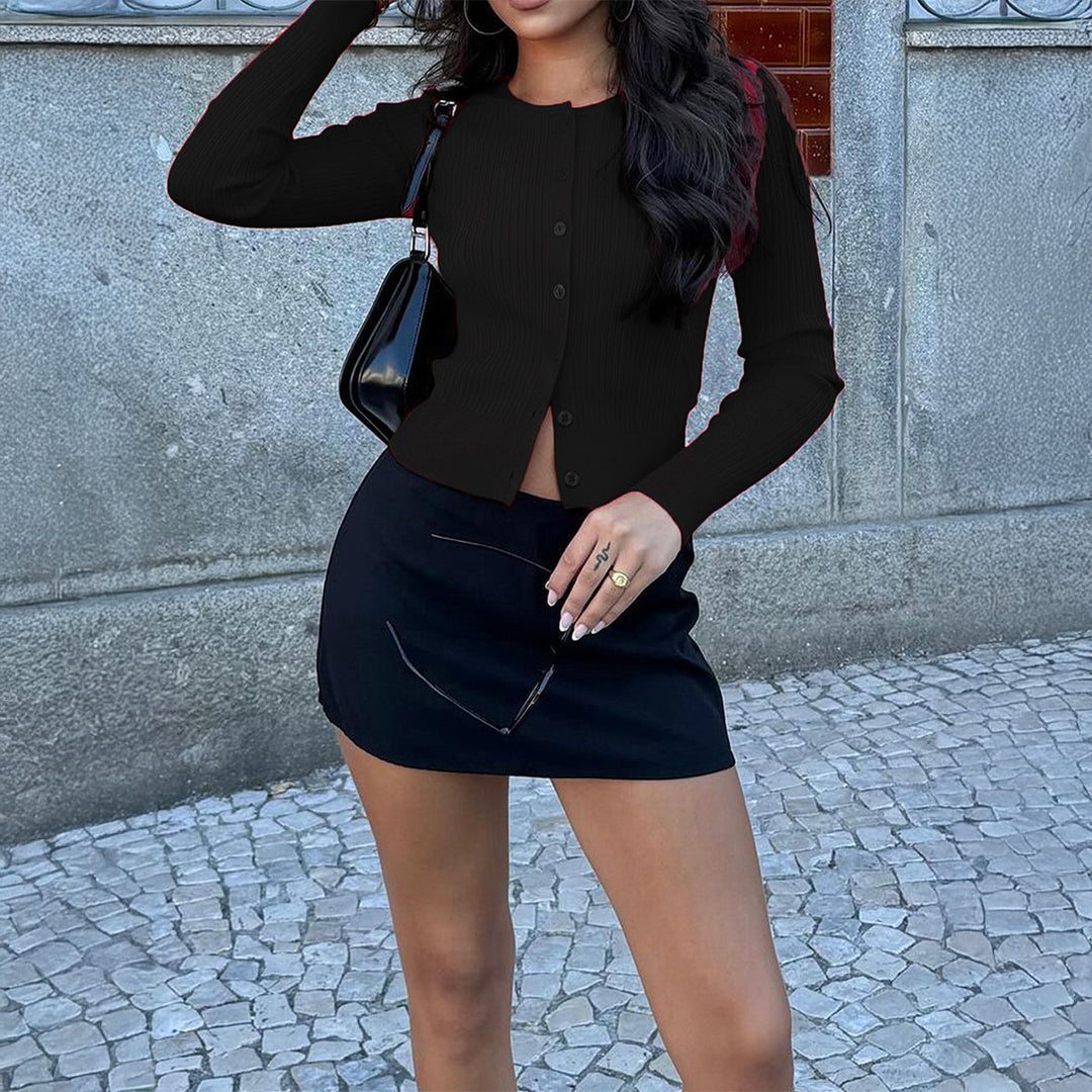 Damen nan kurze gerippte Knopfstrickjacke mit Rundhalsausschnitt, taillierter Passform und Stretchanteil Shop Nory