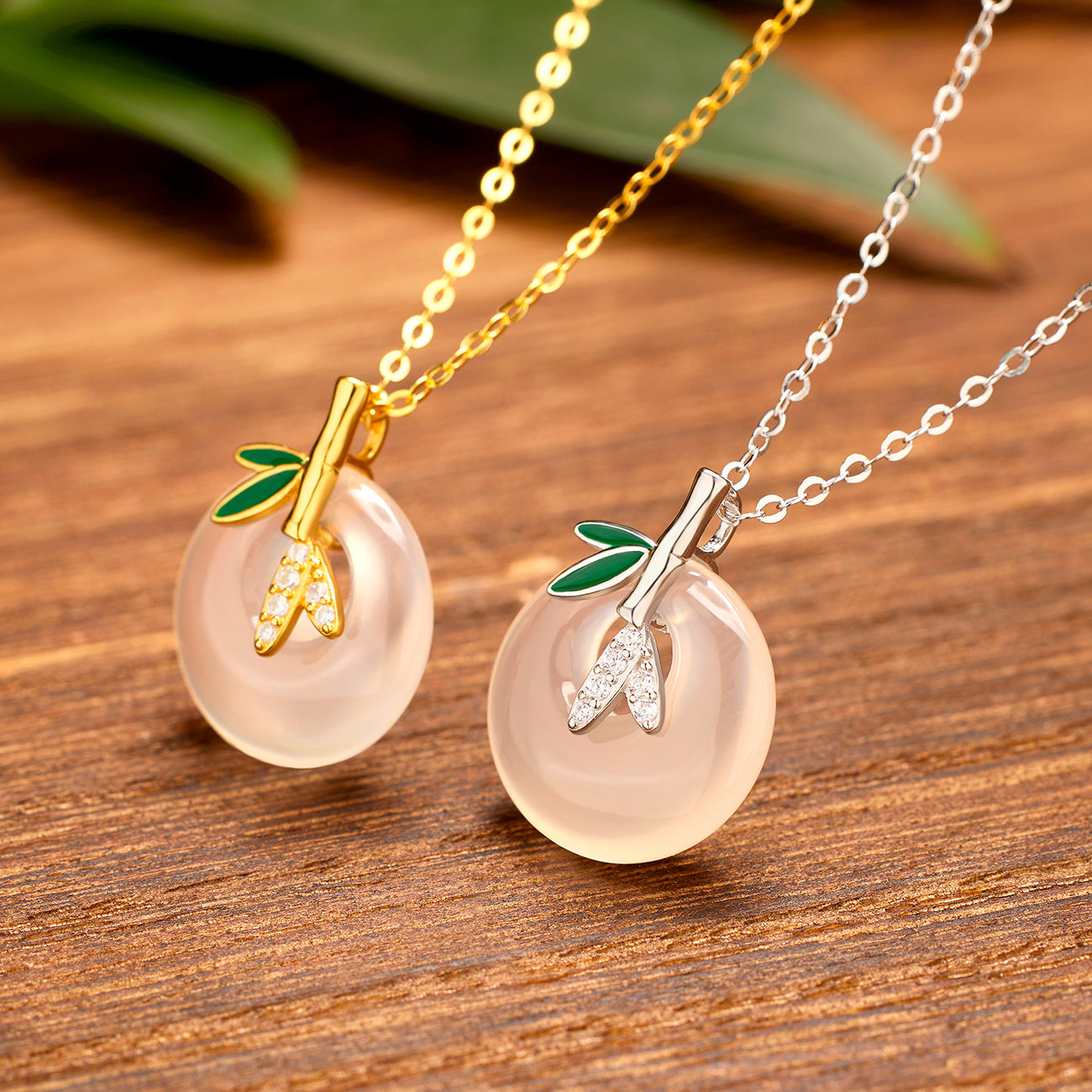 Damen elegante Halskette mit kunstvollem Olivenbaum-Anhänger Shop Nory