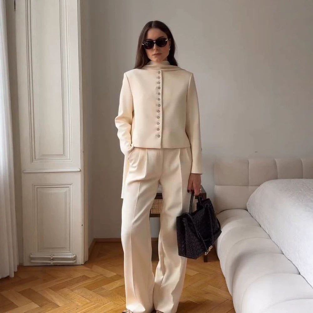 Damen Eleganter taillierter Kurzblazer mit Stehkragen und Zierknopfleiste Shop Nory