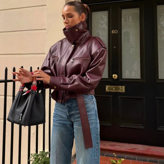 Damen taillierte Lederimitat-Bomberjacke mit hohem Stehkragen und Bindegürtel Shop Nory