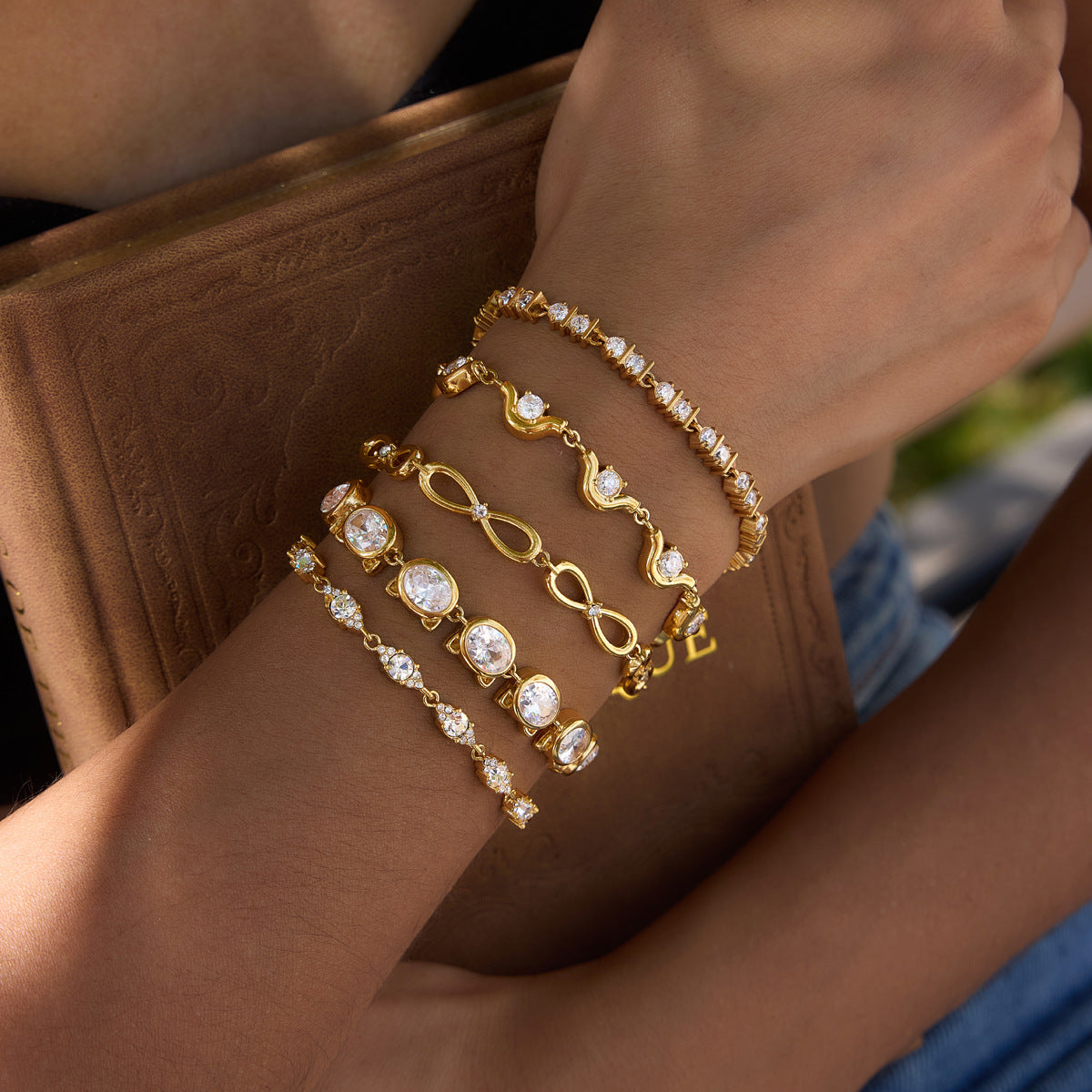 Damen Armband mit funkelnden Kristallen und elegantem Design Shop Nory