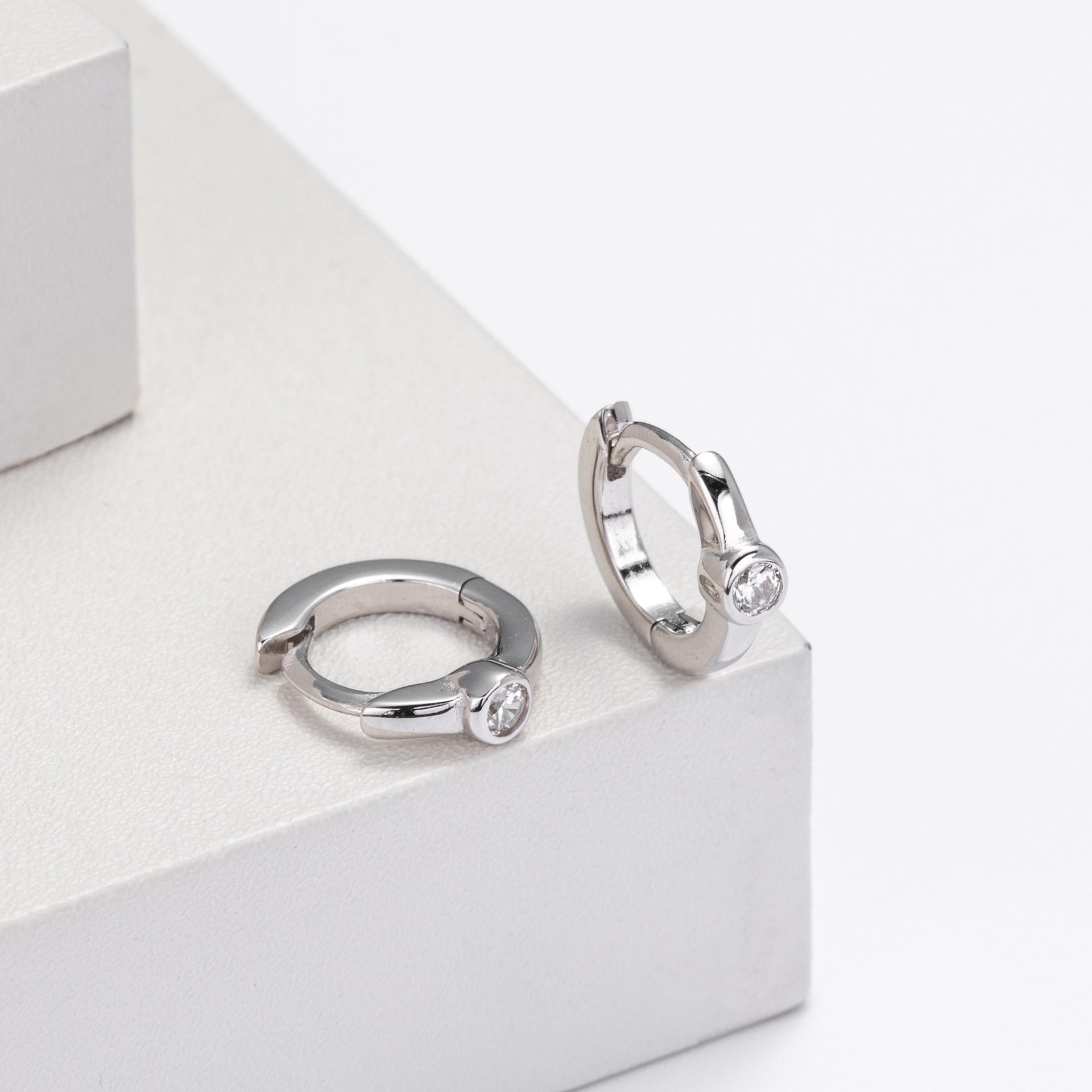 Damen Creolen mit funkelndem Zirkon aus hochwertigem 925 Sterling Silber Shop Nory