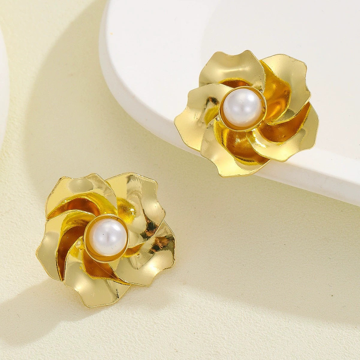 Damen Ohrringe im stilvollen Blumenmuster Shop Nory