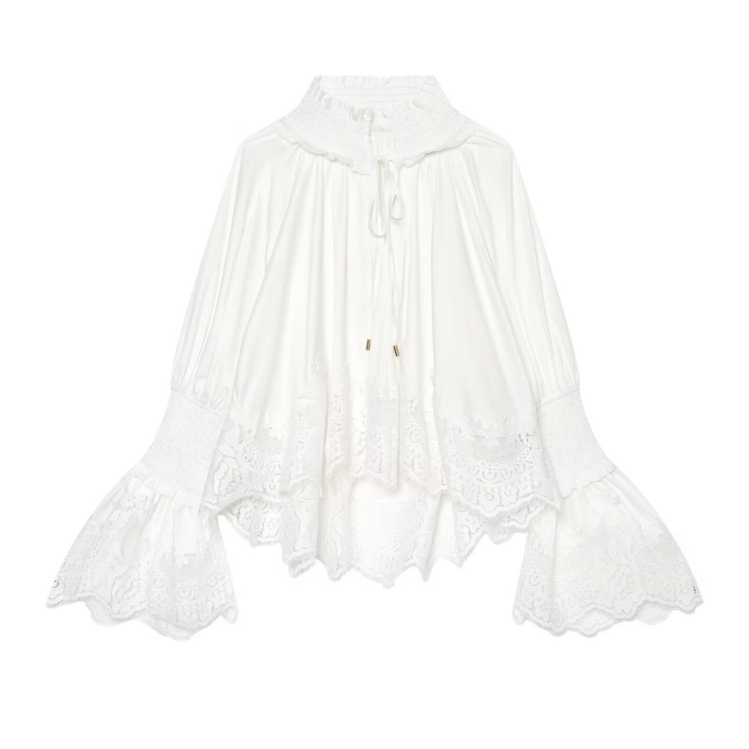 Damen Romantische Bluse mit Smokkragen, Glockenärmeln und Spitzenbesatz Shop Nory