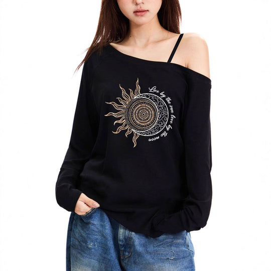 Damen nan lässiges Off-Shoulder Langarmshirt mit asymmetrischem Ausschnitt und detailliertem Sonnen-Mond Mandala-Print Shop Nory