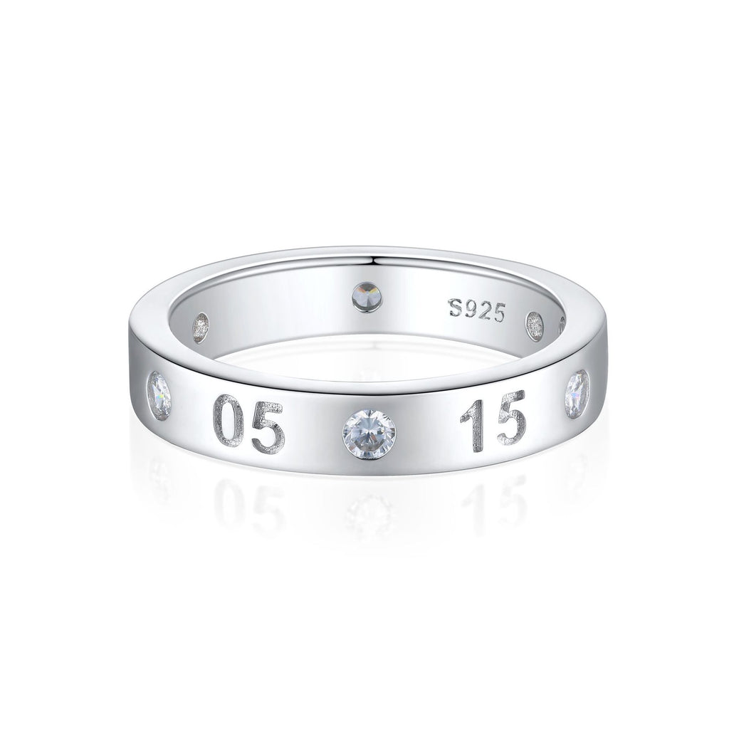 Damen eleganter Ring mit funkelnden Zirkonia und gravierten Zahlen Shop Nory