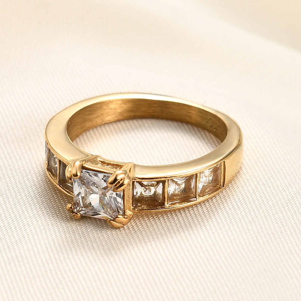 Damen Ring mit funkelndem, quadratischem Zirkonia-Besatz und elegantem Design Shop Nory