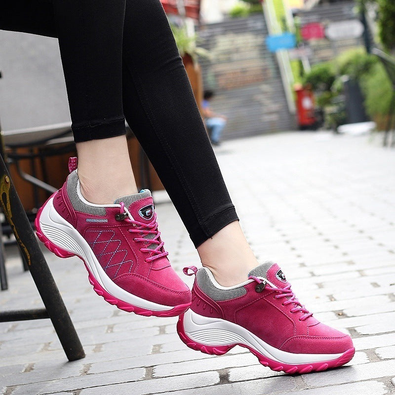 Damen Bequeme Outdoor-Walking-Sneaker mit verstärkter Profilsohle und gepolstertem Knöchelkragen Shopy Nory