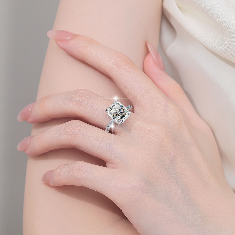 Damen Verlobungsring mit kunstvollem Zirkonia und elegantem Rahmen Shop Nory