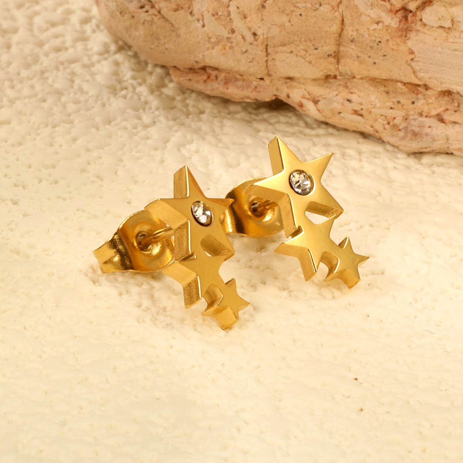 Damen Edelstahl Ohrstecker mit funkelnden Sternen und zarten Kristallakzenten Shop Nory