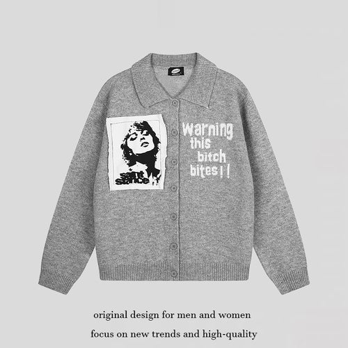 Damen Strick-Cardigan mit Hemdkragen, Knopfleiste und Statement-Patch Shop Nory