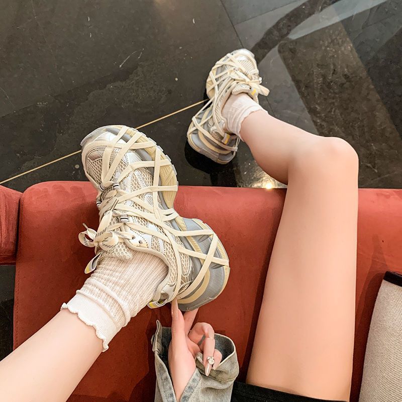 Damen Techno-Chunky-Sneaker mit atmungsaktivem Mesh, stabiler Plattformsohle und dekorativen Wickelriemen Shop Nory