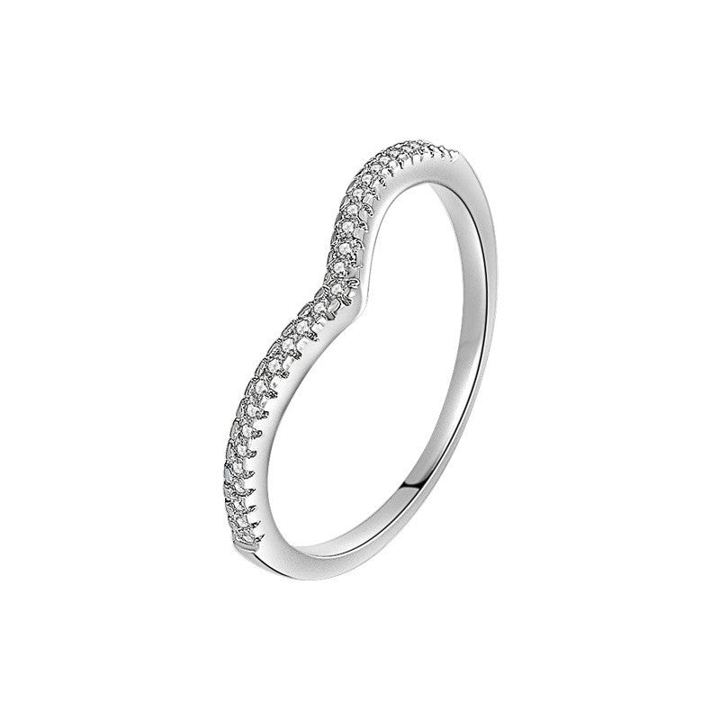 Damen eleganter V-förmiger Ring mit funkelnden Zirkonia Shop Nory