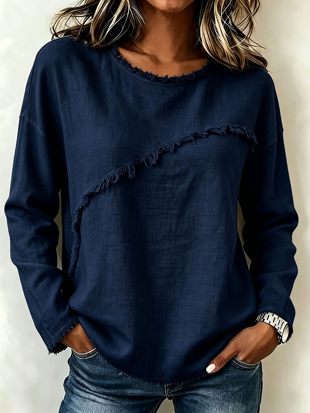 Damen Legeres Longsleeve mit diagonaler Fransenapplikation und ausgefranstem Rundhals Shop Nory