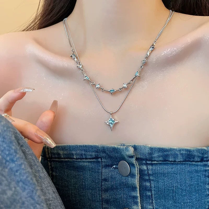 Damen mehrschichtige Halskette mit einzigartigem Anhänger und funkelnden Elementen Shop Nory