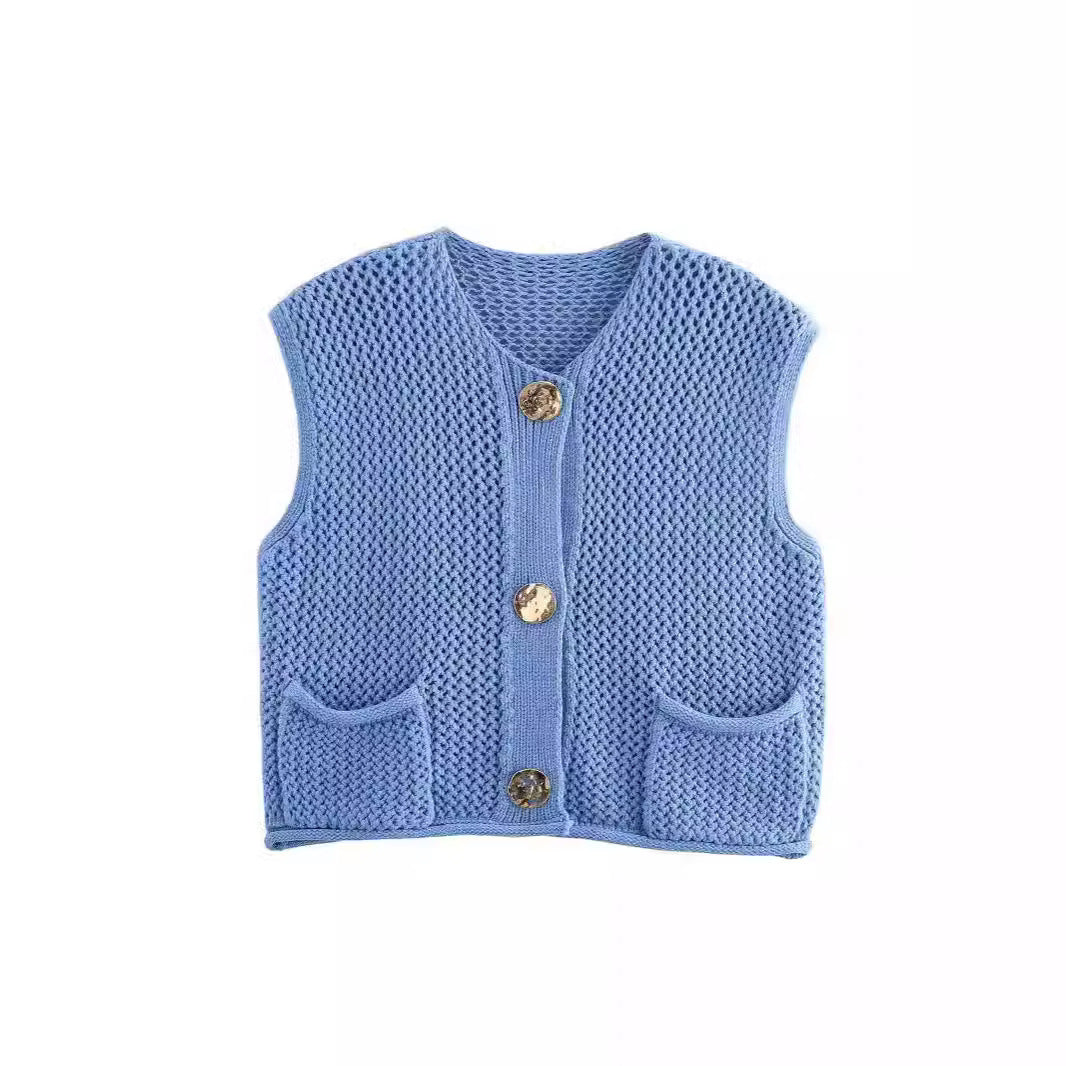 Damen gehäkelte Strickweste mit großen Zierknöpfen und Aufsatztaschen Shop Nory