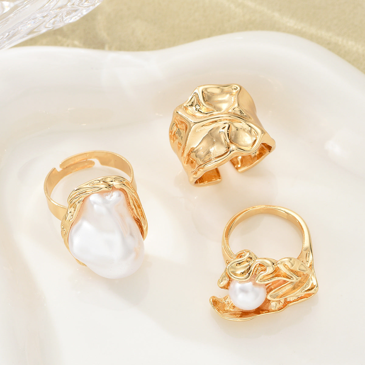 Damen modisches Ringen-Set mit einzigartigen Texturen und Perlenakzenten Shop Nory