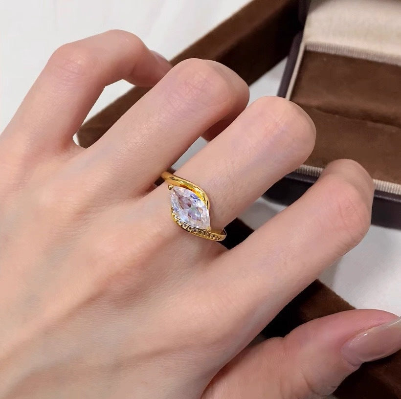 Damen zierlicher Ring mit elegantem Design und funkelndem Stein Shop Nory