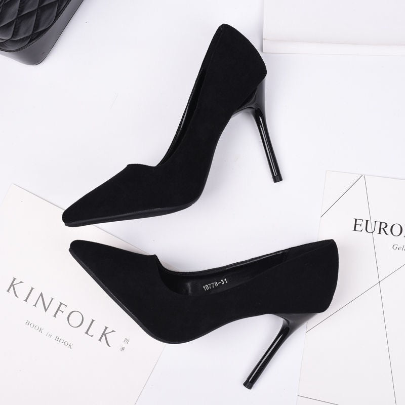 Damen Elegante spitz zulaufende Velours‑Optik Pumps mit schmalem Stiletto Shop Nory