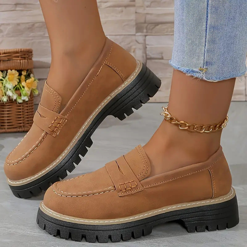 Damen Lederoptik Penny-Loafer mit markanter Profil-Plateausohle und Kontrastnaht Shop Nory