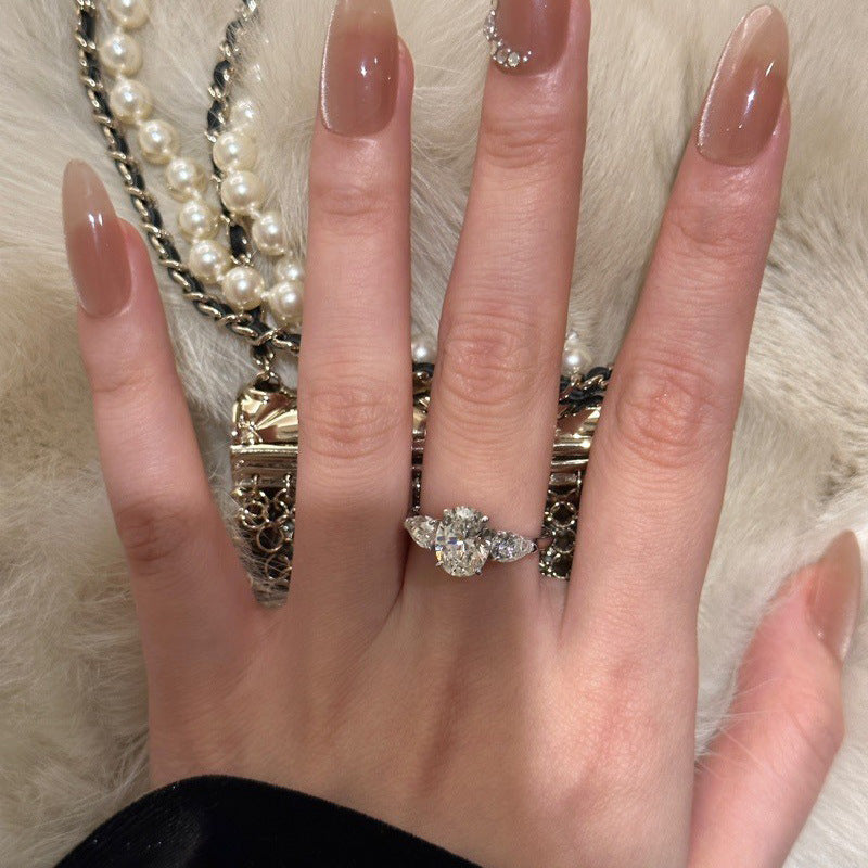 Damenring mit exquisitem Design und funkelnden Zirkonia Shop Nory