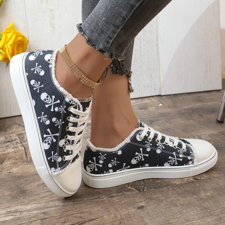 Damen lässiger Plateausneaker mit Totenkopf-Print, fransigem Canvasrand und verstärkter Zehenkappe Shop Nory