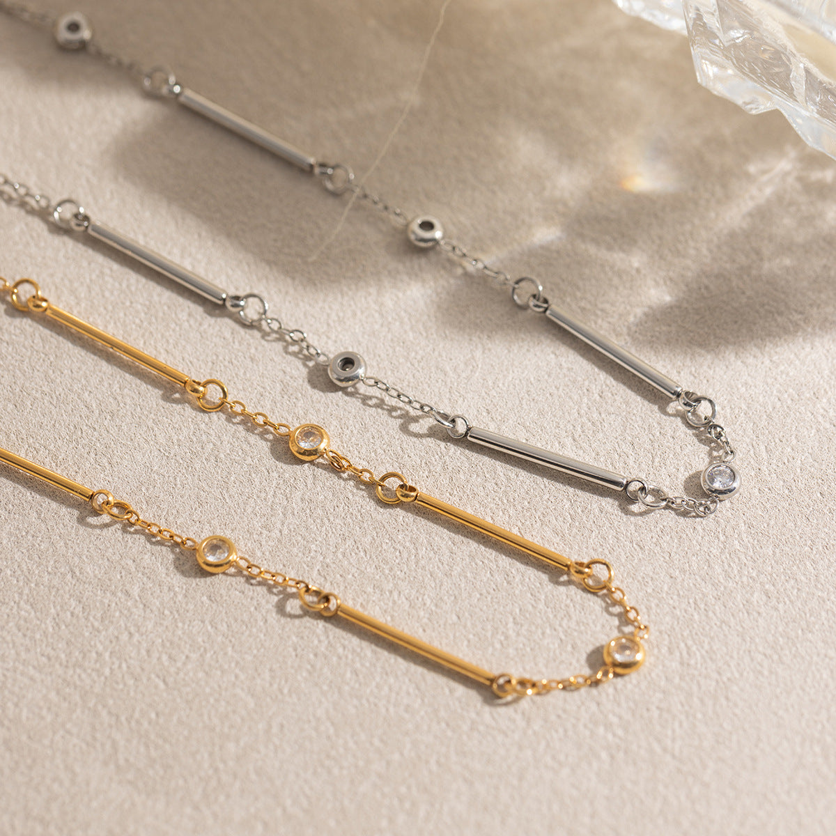 Damen elegante Halskette aus hypoallergenem Edelstahl mit funkelnden Zirkonia-Details Shop Nory