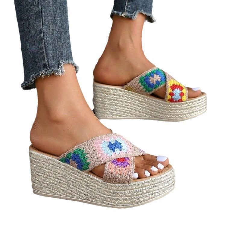 Damen Komfortable Keil-Sandalen mit buntem Häkeldesign Shopnory