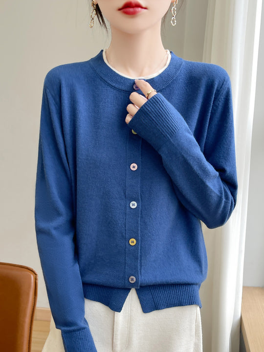 Damen Leichter Feinstrick-Cardigan mit Rundhalsausschnitt und bunten Knöpfen Shop Nory