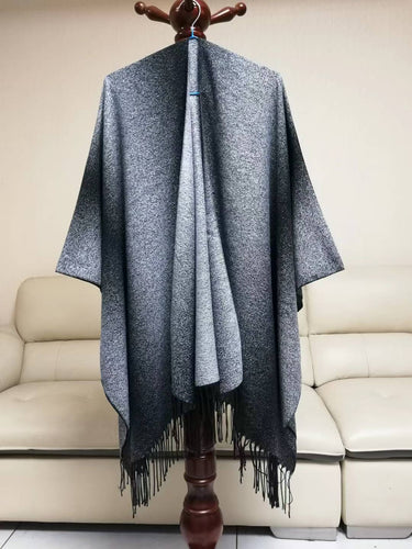 Damen Cape-Poncho aus leichtem Glanzstrick mit Ombre-Effekt und Fransensaum Shop Nory