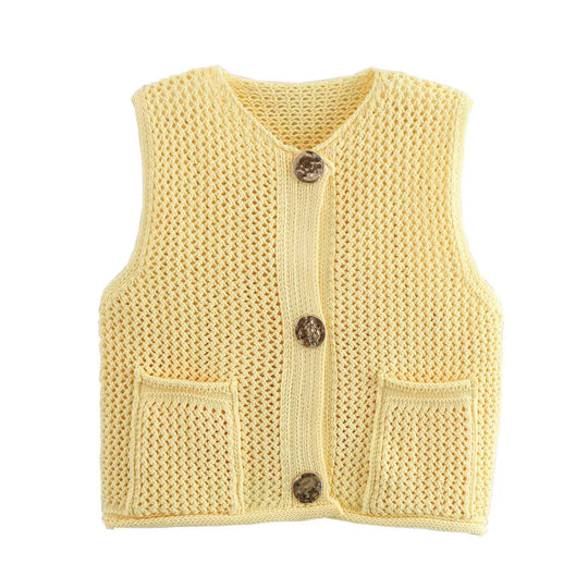 Damen gehäkelte Strickweste mit großen Zierknöpfen und Aufsatztaschen Shop Nory