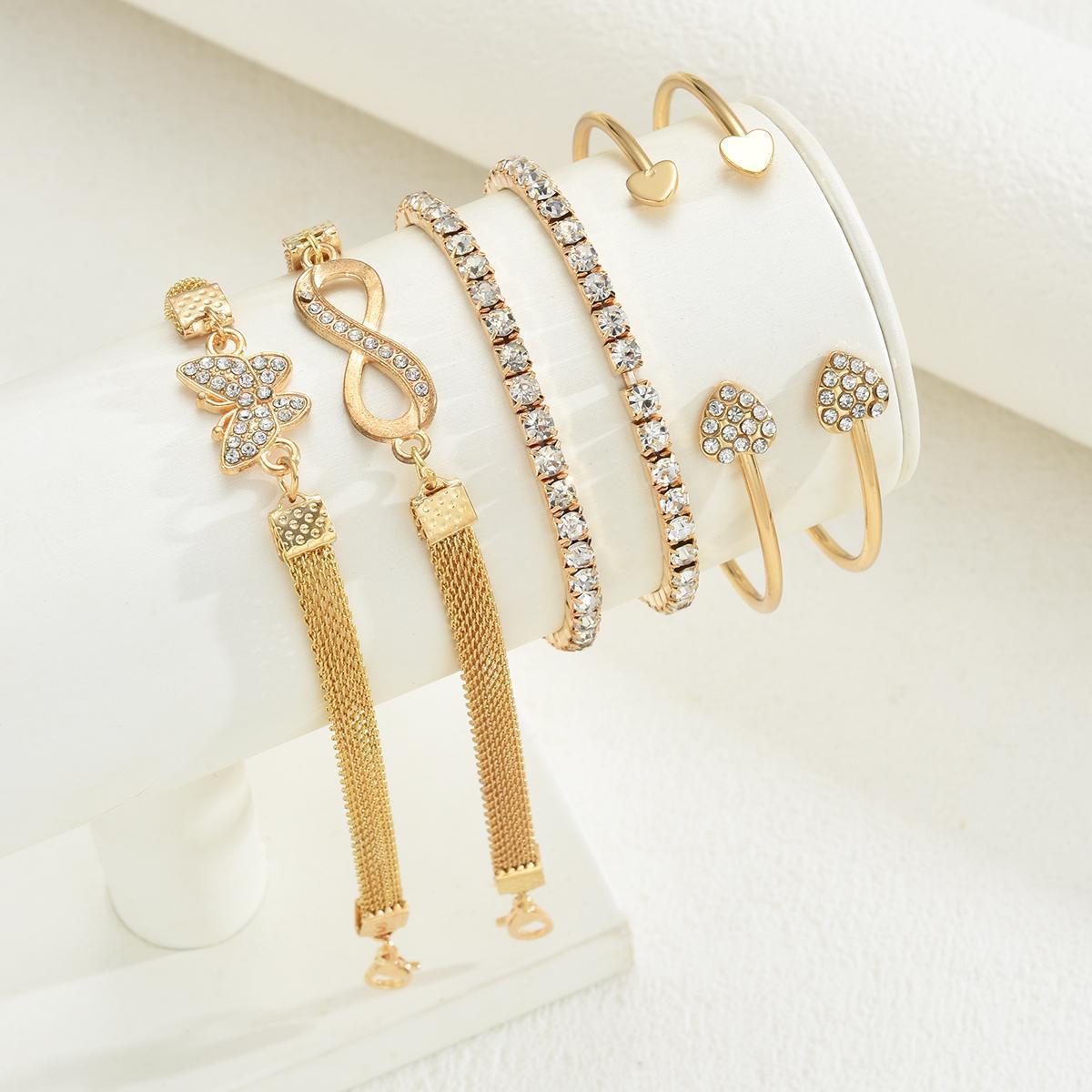 Damen Armband-Set mit funkelnden Anhängern und einzigartigen Designs Shop Nory