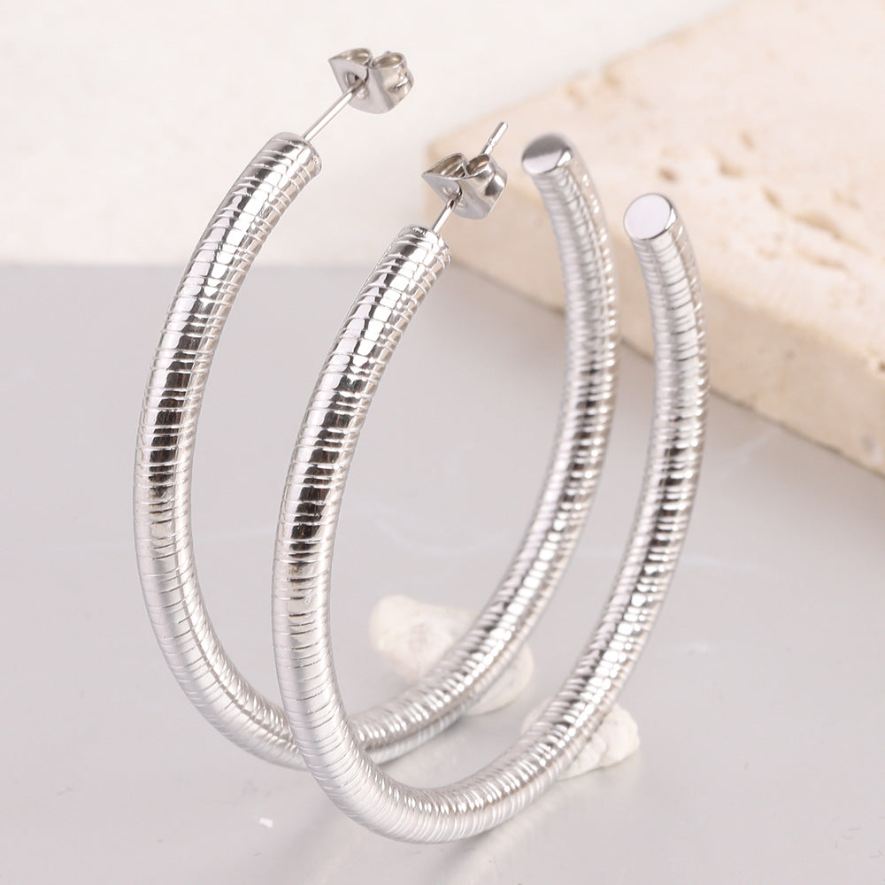Damen Creolen mit modernem gedrehtem Design Shop Nory