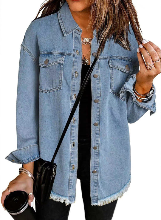 Damen lässiges Denim-Hemd mit fransigen Säumen und praktischen Brusttaschen