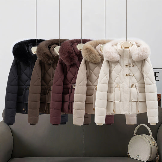 Damen nan kurze gesteppte Kapuzenjacke mit voluminösem Webpelzbesatz, Kordelzugtaillierung und Pattentaschen Shop Nory