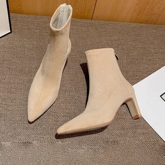 Damen Stretch‑Ankleboots mit schmaler Spitze und sculpted Blockabsatz Shop Nory