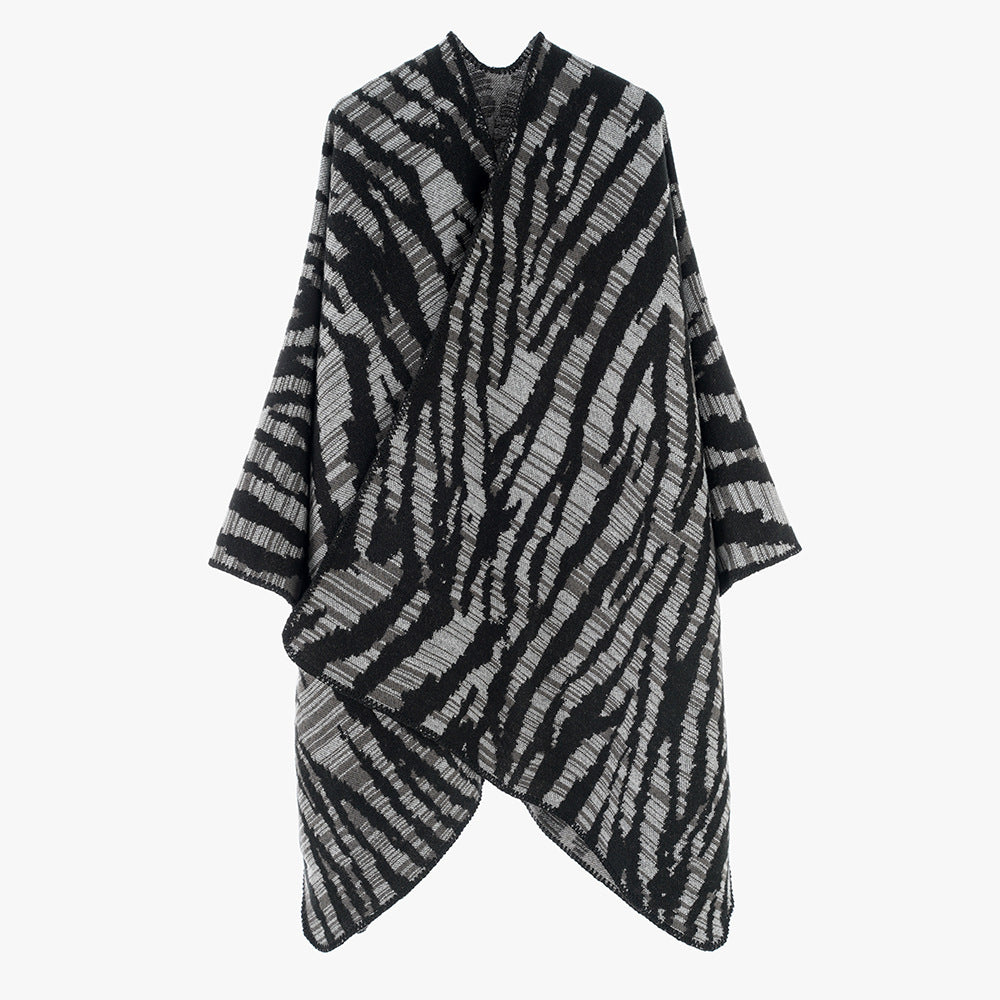 Damen Grobstrick‑Poncho im Cape‑Schnitt mit Zebra‑Jacquard und offener Kimonoärmelung Shop Nory