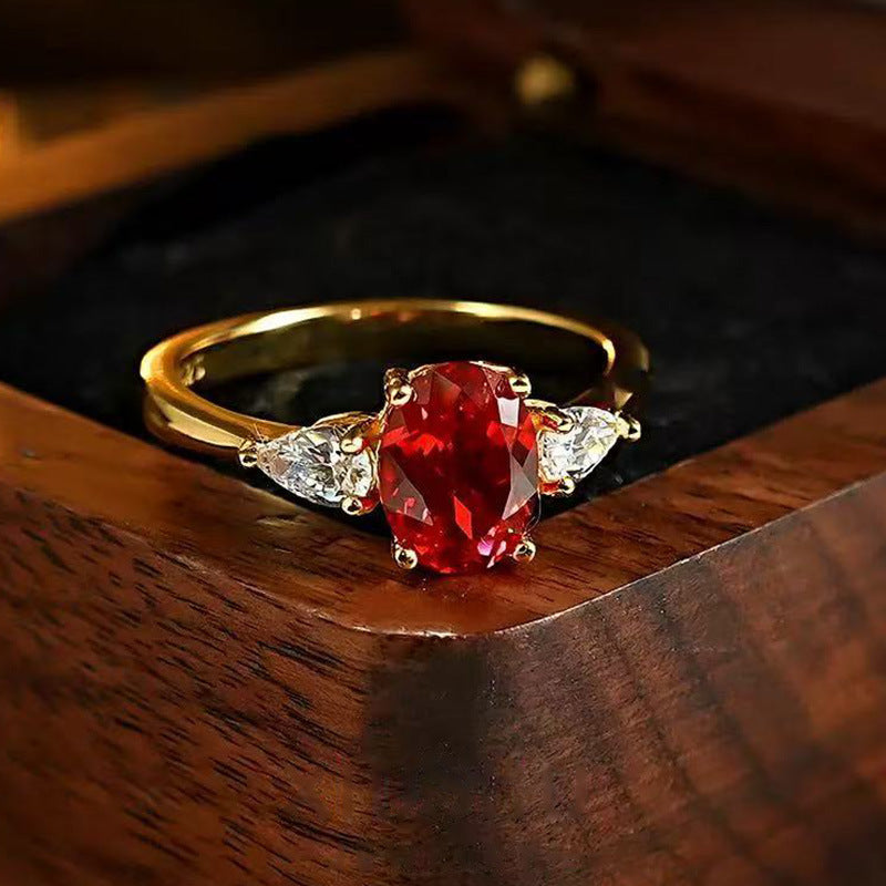 Damen eleganter Ring mit rot glühendem Edelstein und funkelnden Zirkonia Shop Nory